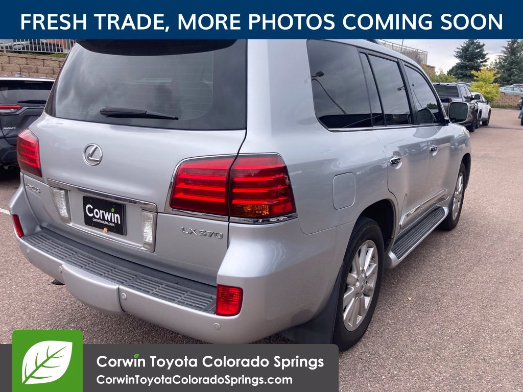 Used 2009 Lexus LX 570 4WD w/ Preferred Accessory Pkg image 9