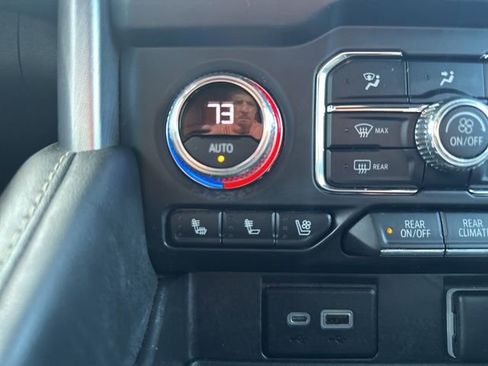 Used 2023 GMC Yukon SLT image 42