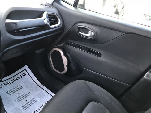 Used 2016 Jeep Renegade Latitude w/ Cold Weather Group AWD/4WD image 18