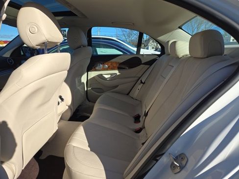 Used 2017 Mercedes-Benz E 300 4MATIC image 7