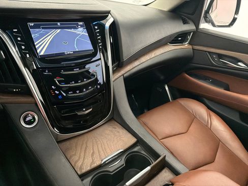 Used 2018 Cadillac Escalade Luxury RWD image 28