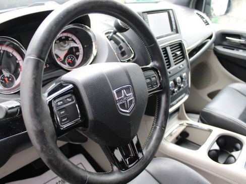Used 2017 Dodge Grand Caravan SXT FWD image 9