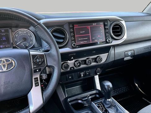 Certified 2020 Toyota Tacoma SR5 AWD/4WD image 7