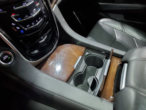Used 2019 Cadillac Escalade ESV Luxury RWD image 40