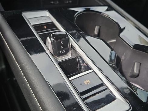 Used 2024 Volkswagen Atlas SE w/ Black Wheel Package image 14