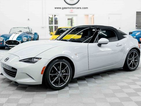 Used 2019 MAZDA MX-5 Miata Grand Touring w/ GT-S Package RWD image 4