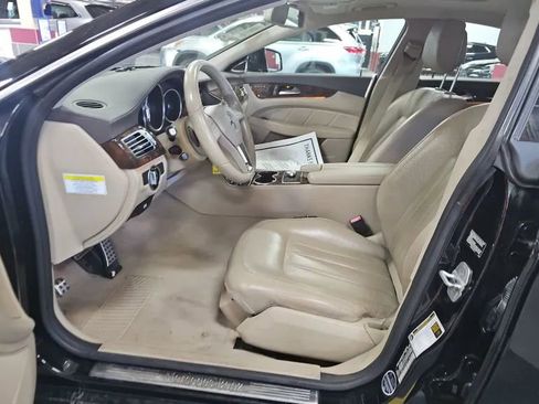 Used 2014 Mercedes-Benz CLS 550 4MATIC w/ Premium 1 Package image 3