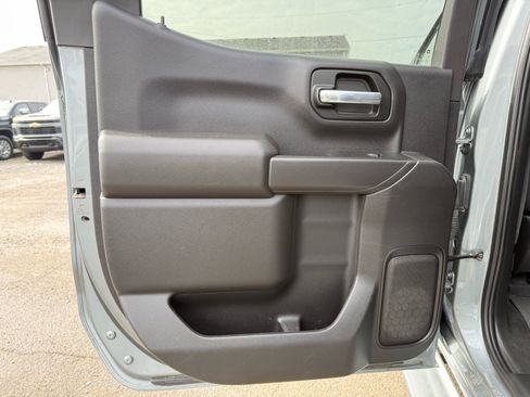 Used 2023 Chevrolet Silverado 1500 Custom image 18