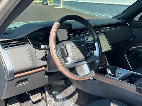 Used 2025 Land Rover Range Rover Long Wheelbase SE AWD/4WD image 17