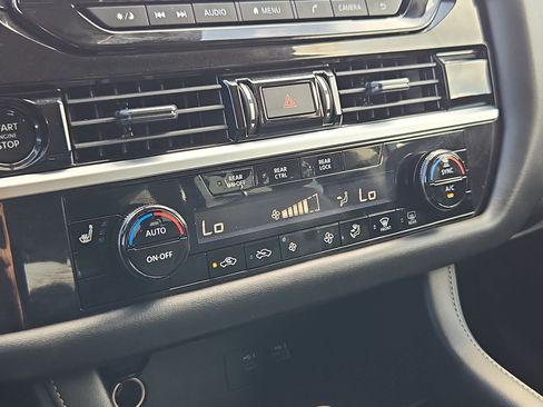 Used 2025 Nissan Pathfinder SV FWD image 25
