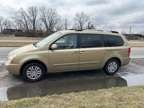 Used 2011 Kia Sedona LX image 6
