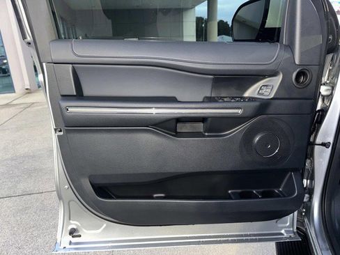 Used 2024 Ford Expedition Max XLT image 10