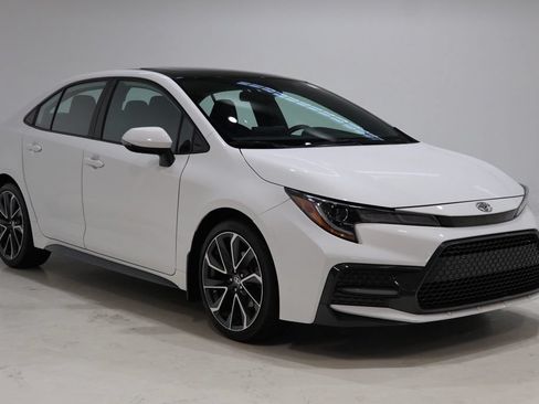 Used 2022 Toyota Corolla SE w/ SE Premium Package FWD image 1