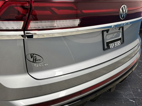 Used 2024 Volkswagen Atlas Cross Sport SEL R-Line AWD/4WD image 40