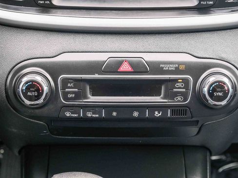 Used 2019 Kia Sorento FWD V6 image 16