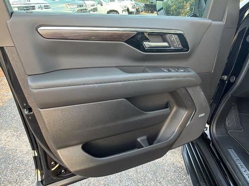 New 2026 Chevrolet Suburban LT w/ Comfort Package RWD image 13