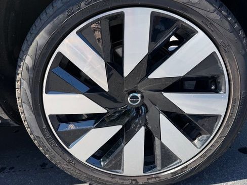 Certified 2024 Volvo XC90 T8 Plus w/ Protection Package Premier AWD/4WD image 7