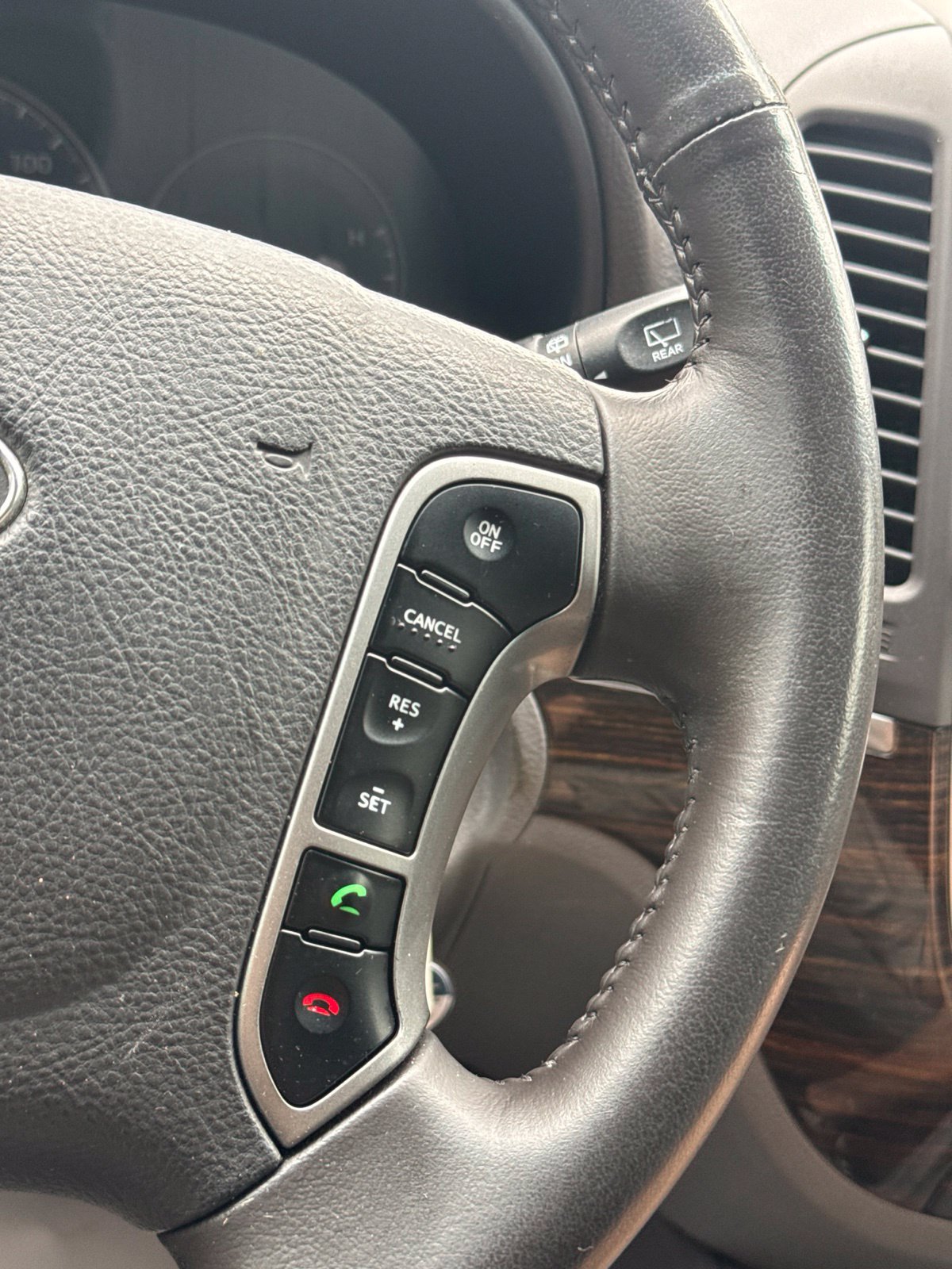 Used 2012 Hyundai Santa Fe SE FWD image 22