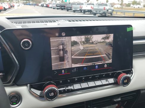 Used 2024 GMC Canyon AT4X image 19