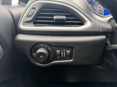 Used 2023 Chrysler Pacifica Touring-L w/ S Appearance Package image 34