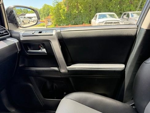 Used 2020 Toyota 4Runner SR5 Premium w/ Moonroof Package AWD/4WD image 43