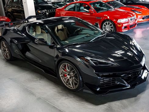 Used 2024 Chevrolet Corvette Z06 w/ Z07 Performance Package RWD image 87