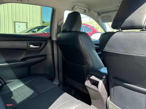 Used 2017 Toyota Camry SE FWD image 6