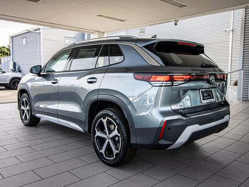 New 2026 Volkswagen Tiguan SE image 12