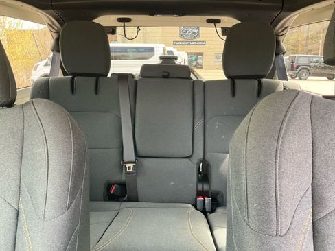 Used 2025 Jeep Wrangler Unlimited Sahara AWD/4WD image 30