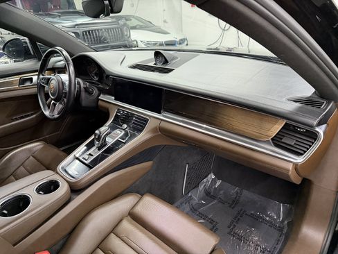 Used 2019 Porsche Panamera 4 image 18
