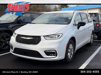 New 2026 Chrysler Pacifica Select