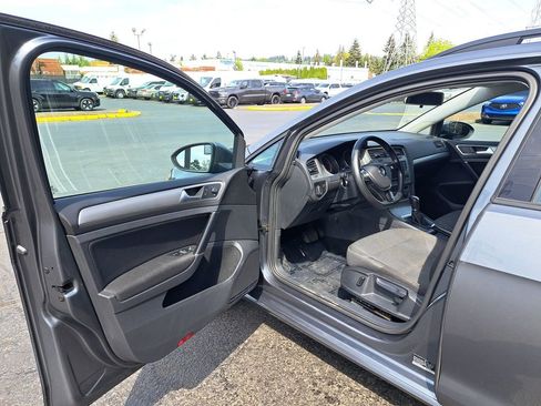 Used 2016 Volkswagen Golf S FWD image 9