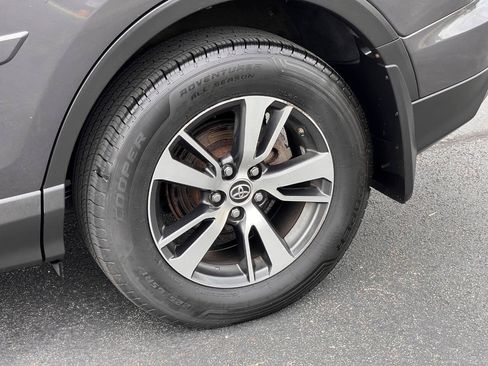 Used 2018 Toyota RAV4 XLE AWD/4WD image 10