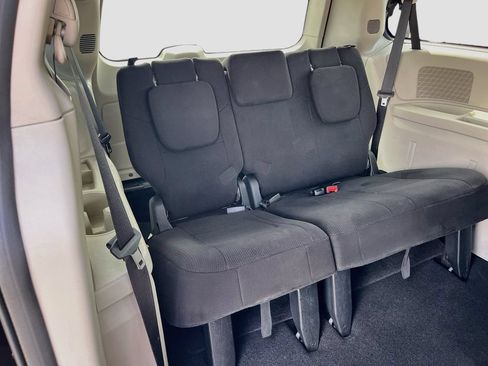 Used 2011 Dodge Grand Caravan Express FWD image 24