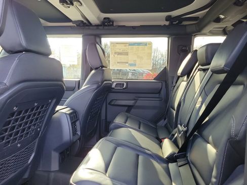 New 2025 Ford Bronco Badlands image 13