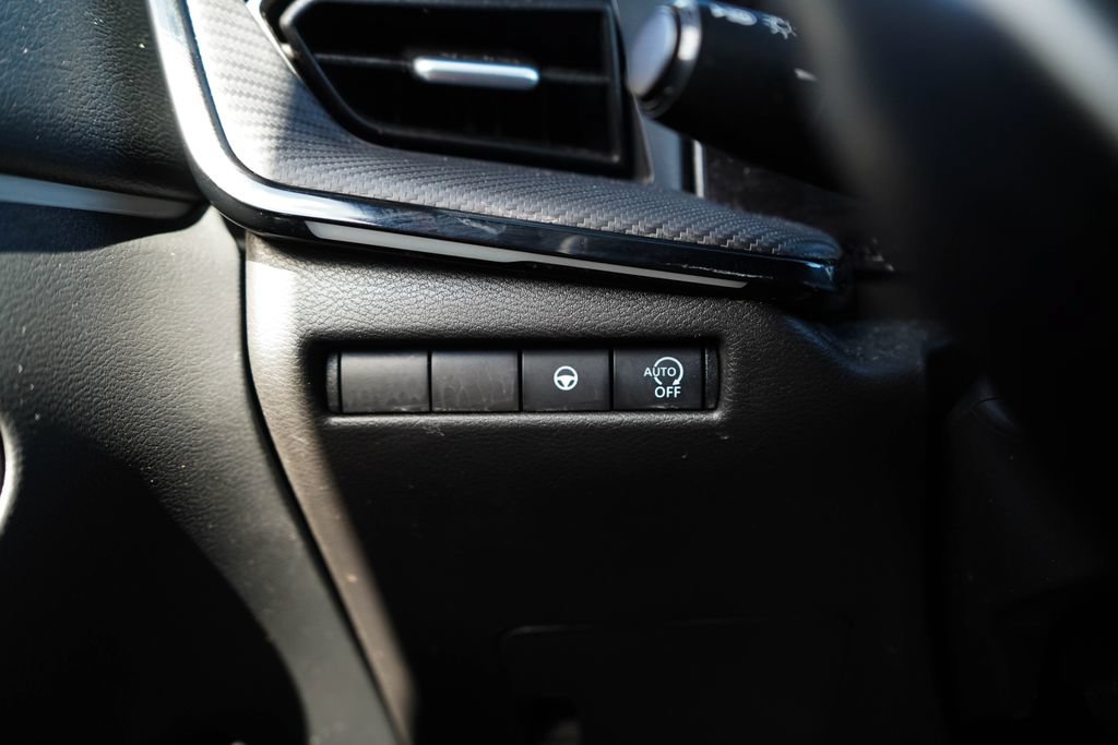 Used 2025 Nissan Kicks SR FWD image 30