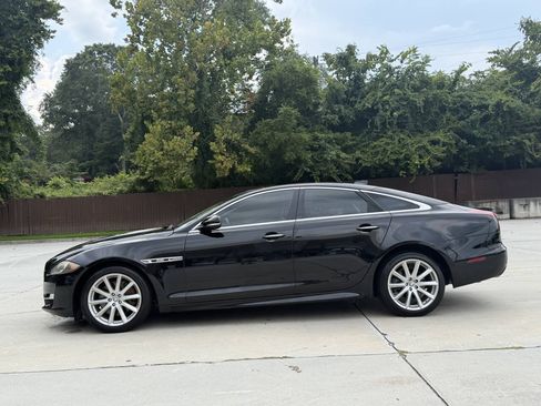 Used 2016 Jaguar XJ R-Sport RWD image 26