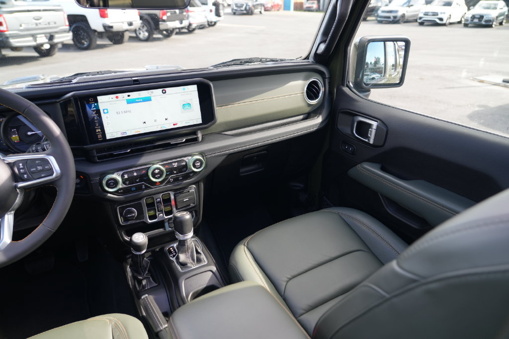 Used 2024 Jeep Wrangler High Altitude AWD/4WD image 31