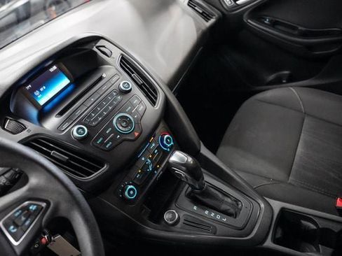 Used 2016 Ford Focus SE FWD image 6