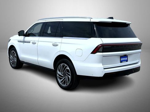 Used 2025 Lincoln Navigator Reserve AWD/4WD image 7