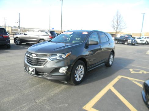 Used 2020 Chevrolet Equinox LS w/ LS Convenience Package image 4