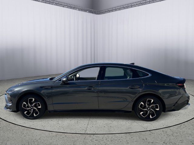 Used 2025 Hyundai Sonata SEL FWD image 3