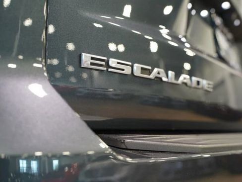 Used 2021 Cadillac Escalade Premium Luxury w/ Performance Package AWD/4WD image 12