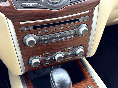 Used 2019 Nissan Pathfinder Platinum image 31