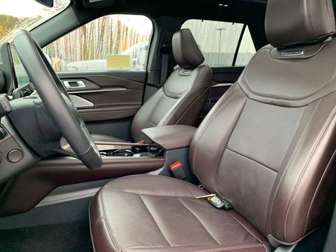 Certified 2025 Ford Explorer Platinum image 42