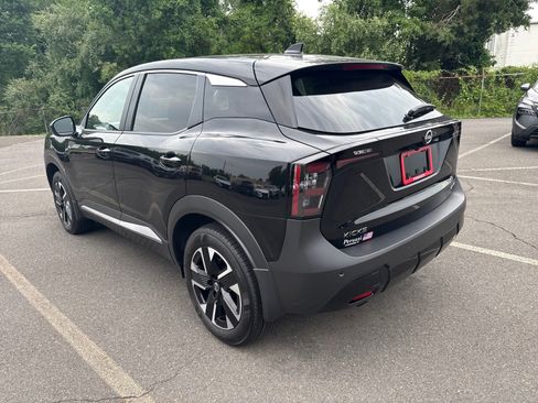 Certified 2025 Nissan Kicks SV w/ Illumination Package AWD/4WD image 3
