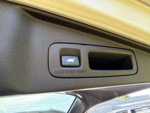 Used 2018 Honda CR-V Touring image 8