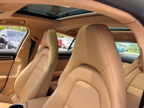 Used 2018 Porsche Panamera RWD image 14