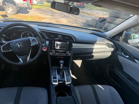 Used 2018 Honda Civic EX image 10