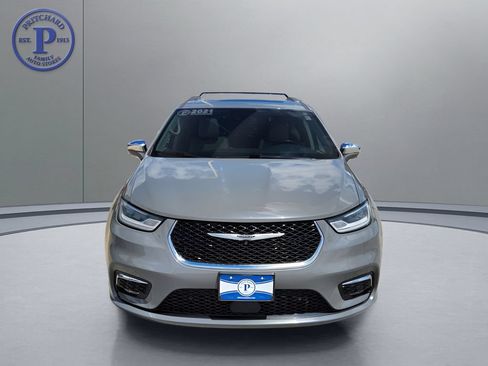 Used 2021 Chrysler Pacifica Limited w/ Premium & Safety Sphere Group AWD/4WD image 2